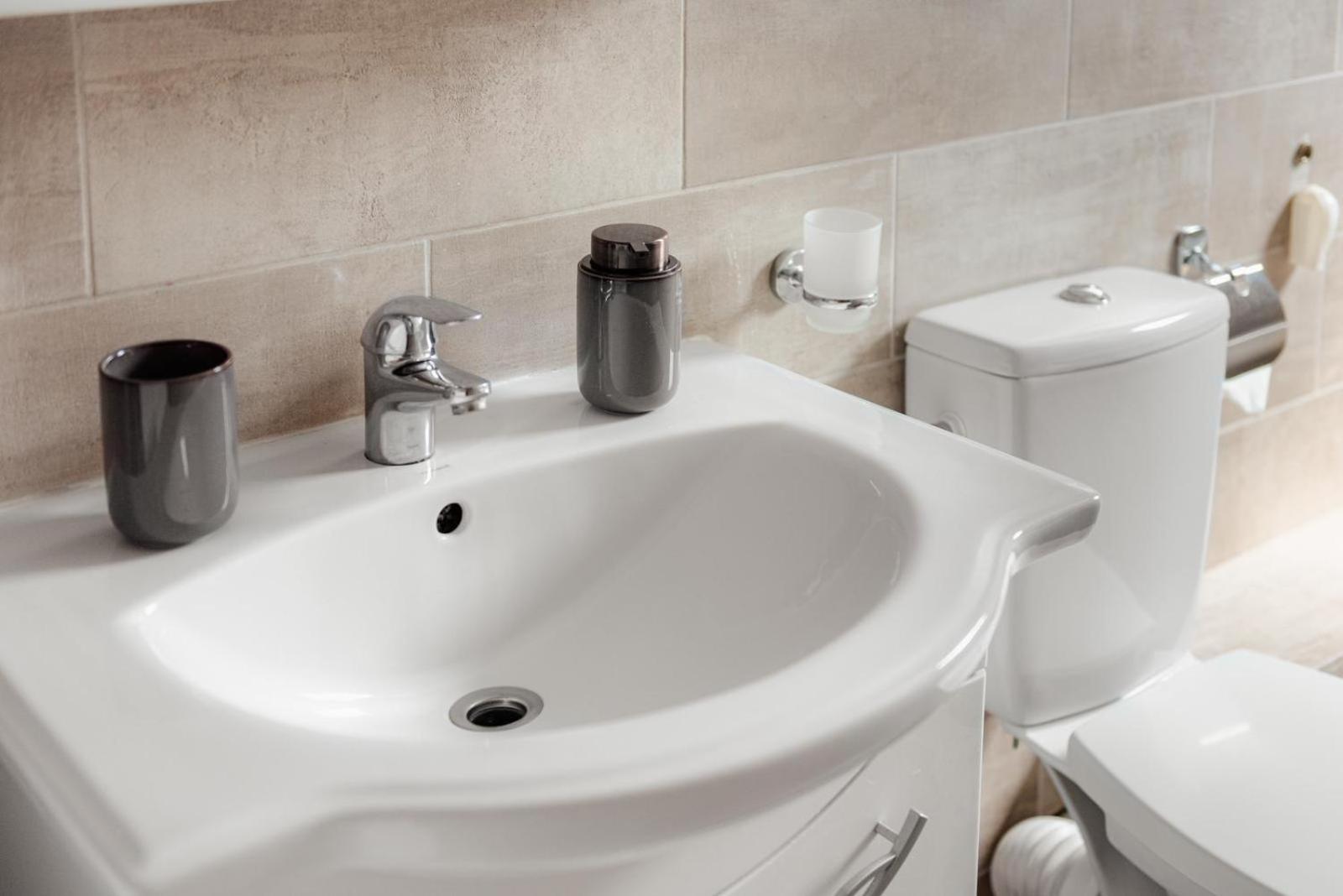 Heart Of Downtown 3 Rooms Apartment Self Check In Букурещ Екстериор снимка