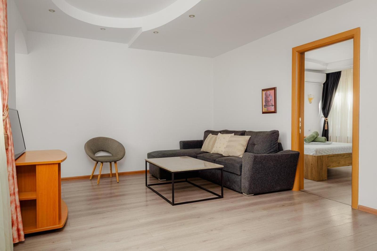Heart Of Downtown 3 Rooms Apartment Self Check In Букурещ Екстериор снимка