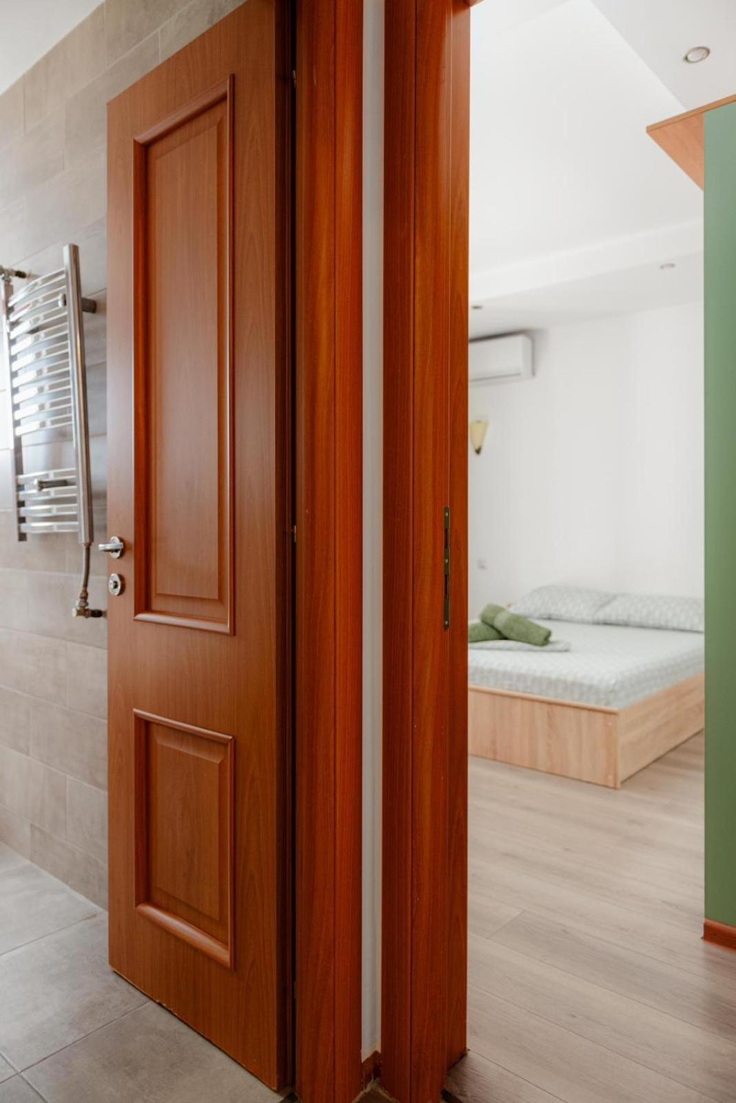 Heart Of Downtown 3 Rooms Apartment Self Check In Букурещ Екстериор снимка