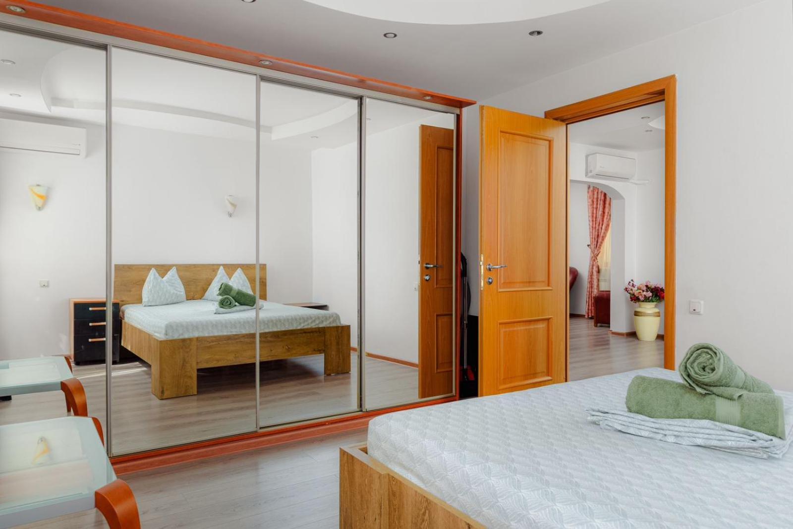 Heart Of Downtown 3 Rooms Apartment Self Check In Букурещ Екстериор снимка