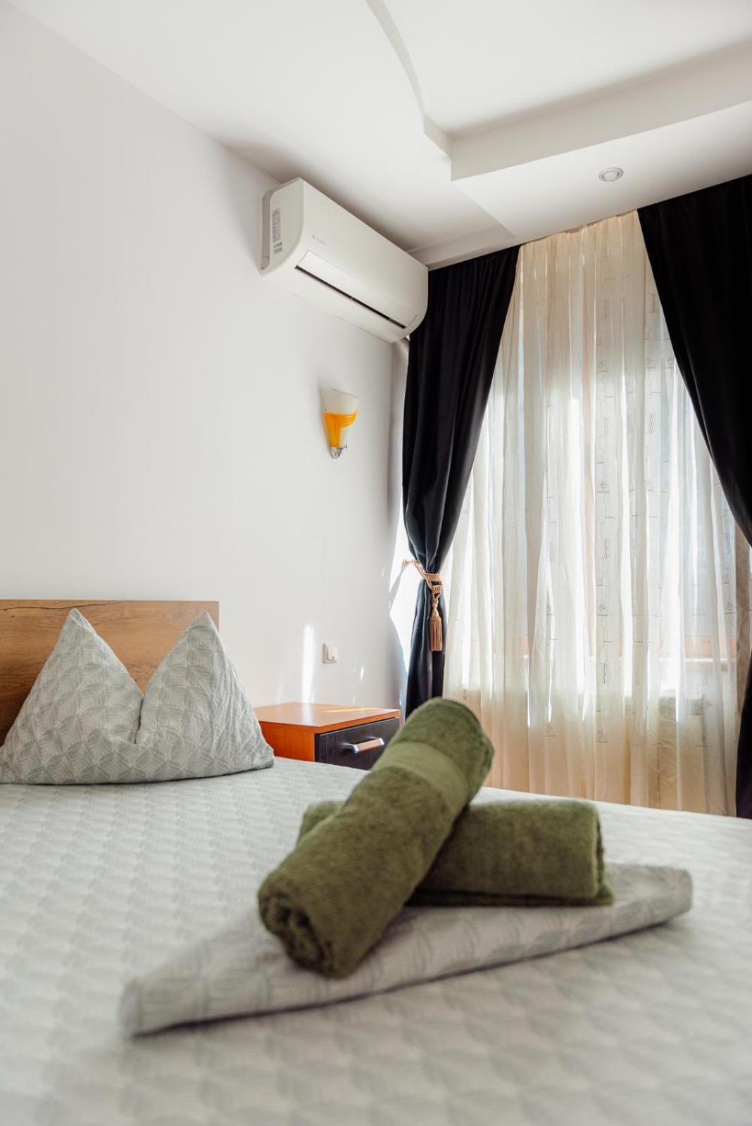 Heart Of Downtown 3 Rooms Apartment Self Check In Букурещ Екстериор снимка