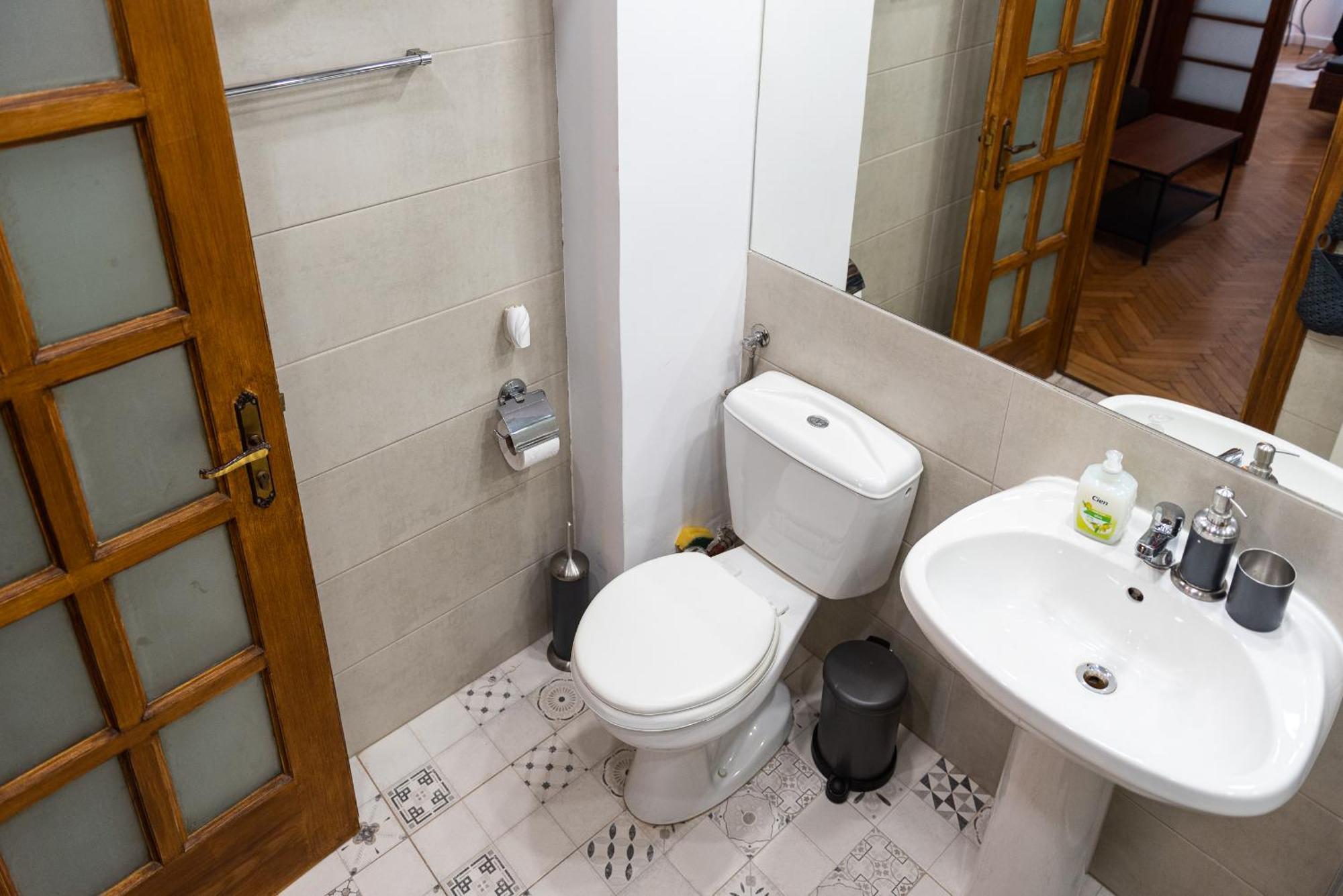 Heart Of Downtown 3 Rooms Apartment Self Check In Букурещ Екстериор снимка